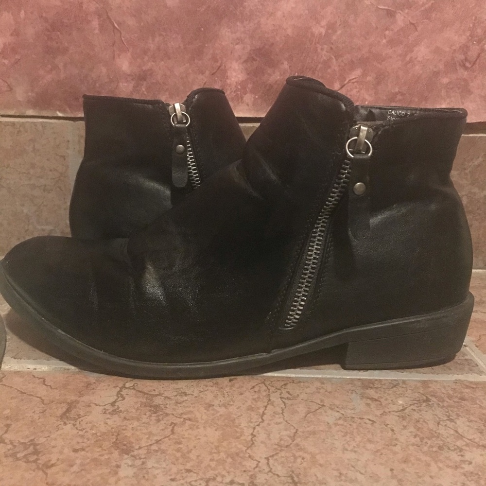 All black ankle boots by HOT TOMATO